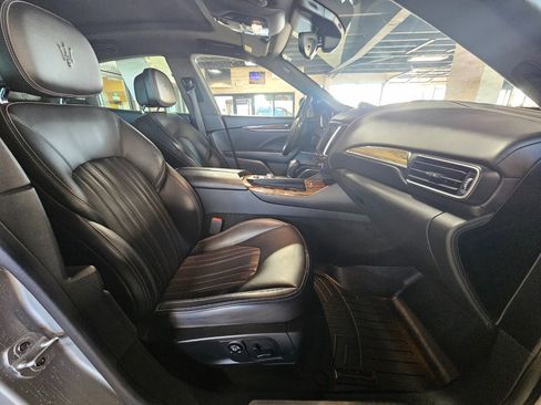 Used 2018 Maserati Levante GranLusso image 11