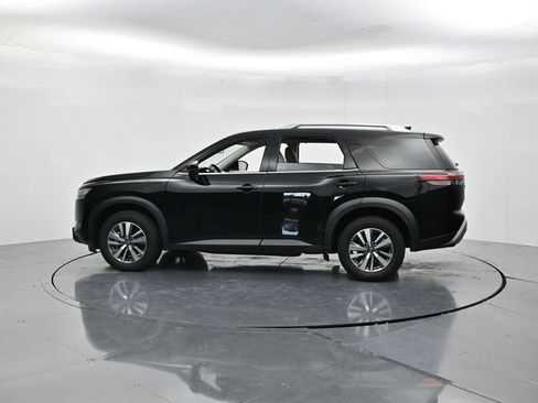 Used 2025 Nissan Pathfinder SL FWD image 7
