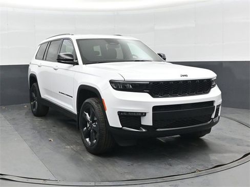 New 2025 Jeep Grand Cherokee L Limited w/ Black Appearance Package image 10