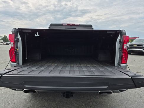 Used 2025 Chevrolet Silverado 1500 High Country AWD/4WD image 32
