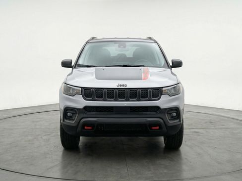 Used 2025 Jeep Compass Trailhawk image 2