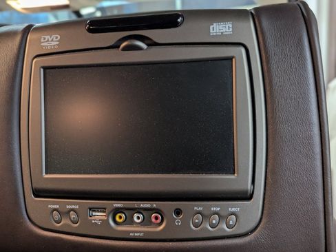 Used 2014 Cadillac Escalade Platinum image 35