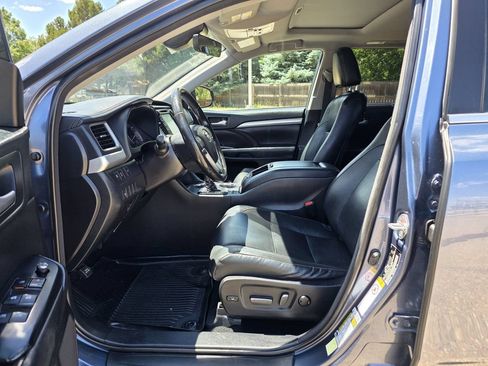 Used 2018 Toyota Highlander XLE AWD/4WD image 15