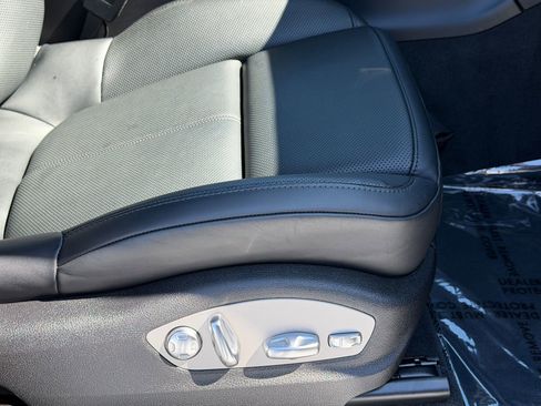 Certified 2025 Porsche Macan image 16