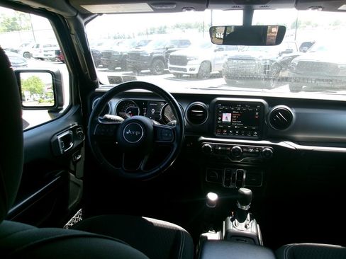 Used 2021 Jeep Gladiator Sport w/ Quick Order Package 24Q 80Th AWD/4WD image 12