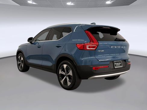 Used 2023 Volvo XC40 B4 Plus w/ Protection Package Premier FWD image 3