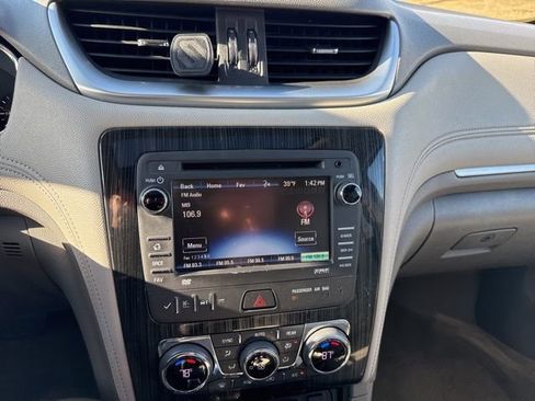 Used 2015 Chevrolet Traverse LT image 9