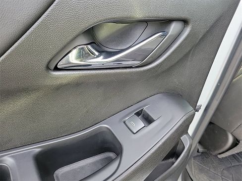 Used 2023 Chevrolet Traverse LT image 15