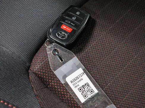 Certified 2024 Toyota Corolla SE w/ SE Premium Package FWD image 30