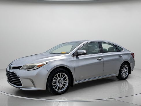 Used 2018 Toyota Avalon Limited FWD image 2