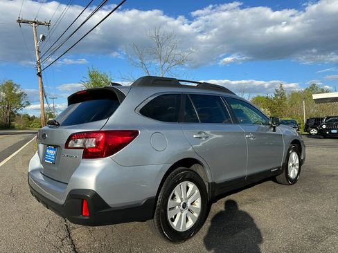 Used 2018 Subaru Outback 2.5i Premium AWD/4WD image 6