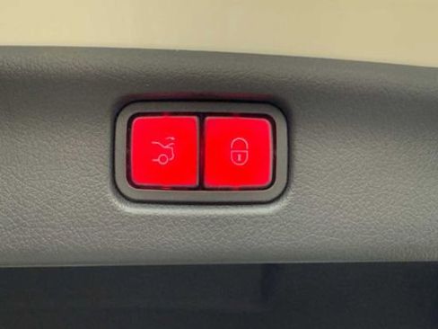 Used 2023 Mercedes-Benz C 300 C 300 image 38