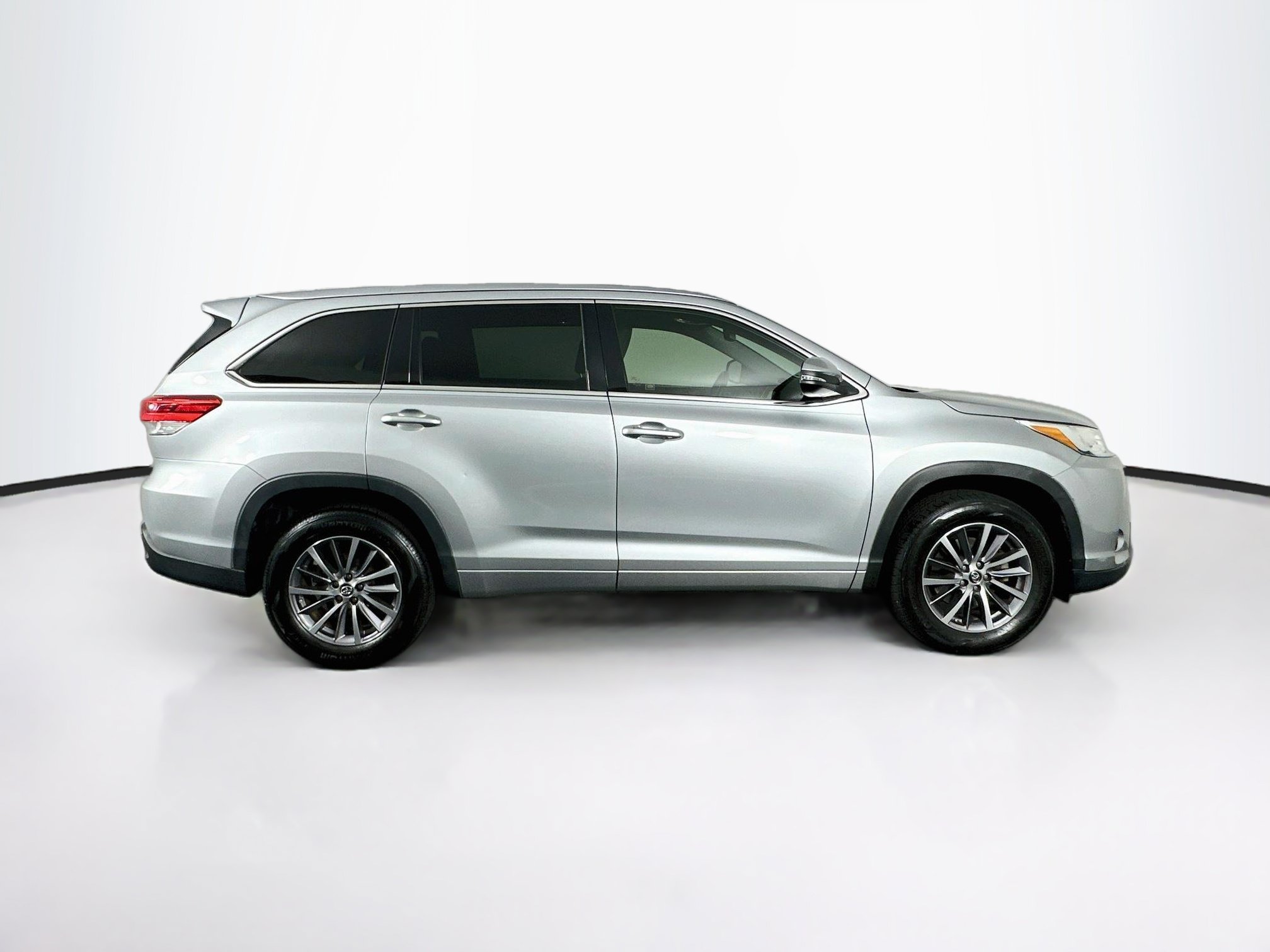 Used 2018 Toyota Highlander XLE FWD image 10