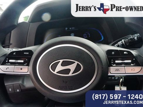 Used 2024 Hyundai Elantra SE FWD image 14