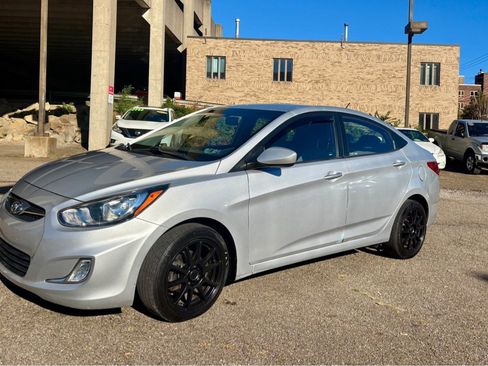 Used 2012 Hyundai Accent GLS w/ Premium Pkg 3 image 1