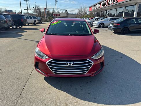 Used 2018 Hyundai Elantra SE w/ Cargo Package FWD image 7