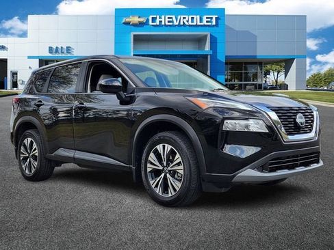 Used 2023 Nissan Rogue SV image 1