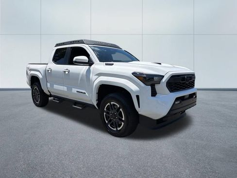 Used 2025 Toyota Tacoma TRD Sport AWD/4WD image 4
