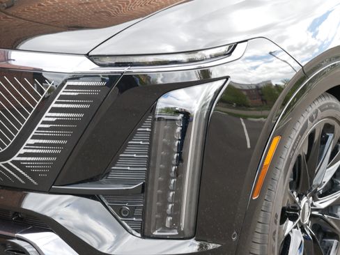 Certified 2026 Cadillac Vistiq Platinum AWD/4WD image 5