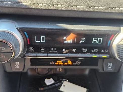 Used 2023 Toyota RAV4 XLE AWD/4WD image 22
