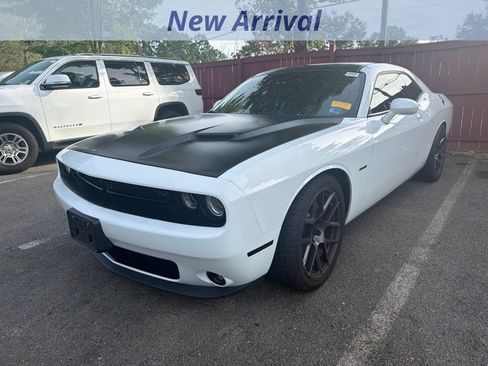 Used 2016 Dodge Challenger R/T RWD image 1