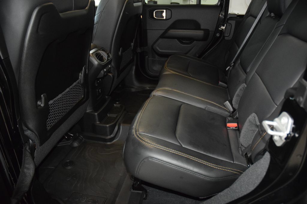 Used 2025 Jeep Wrangler Unlimited Sahara AWD/4WD image 43