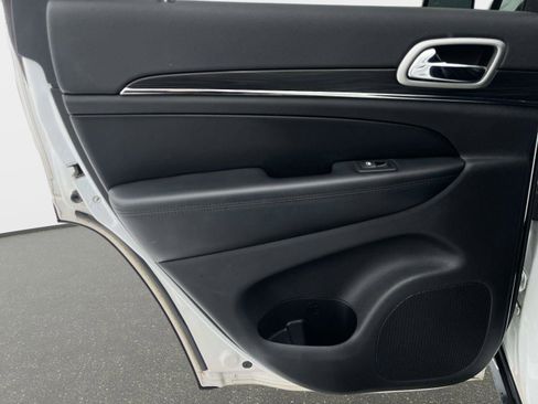 Used 2020 Jeep Grand Cherokee Limited w/ Luxury Group II image 11