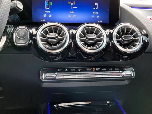 Used 2025 Mercedes-Benz GLA 250 image 34