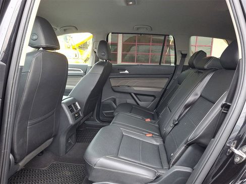 Certified 2023 Volkswagen Atlas SE image 10