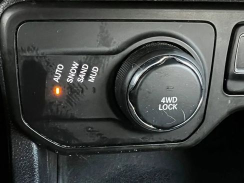 Used 2018 Jeep Renegade Sport w/ Power & Air Group image 21