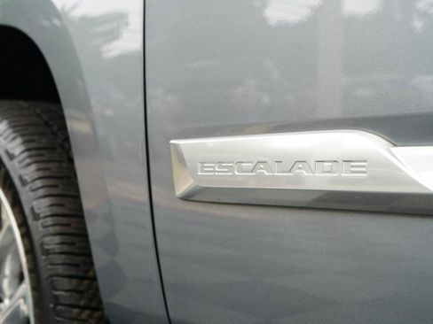Used 2019 Cadillac Escalade ESV Luxury AWD/4WD image 35