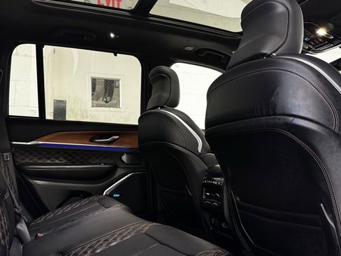 Used 2023 Jeep Grand Cherokee Summit image 4