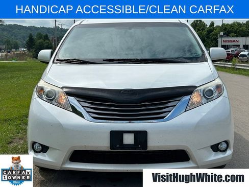 Used 2017 Toyota Sienna XLE FWD image 2