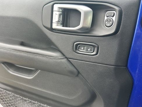 Used 2020 Jeep Wrangler Unlimited Sahara AWD/4WD image 19