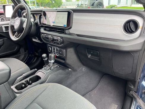 Used 2025 Jeep Wrangler Sport AWD/4WD image 38