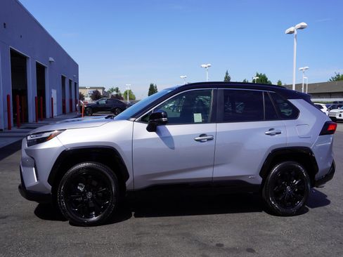 Used 2025 Toyota RAV4 XSE w/ Advanced Technology Package AWD/4WD image 6