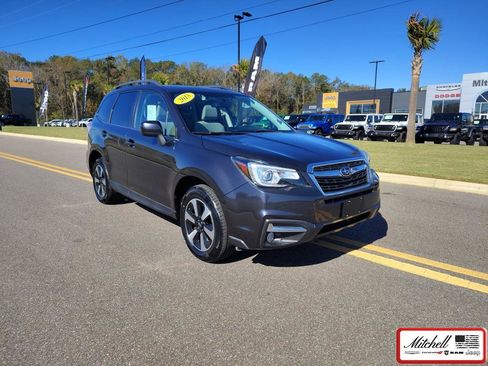 Used 2018 Subaru Forester 2.5i Limited image 1