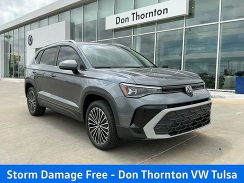 New 2026 Volkswagen Taos SE FWD image 1