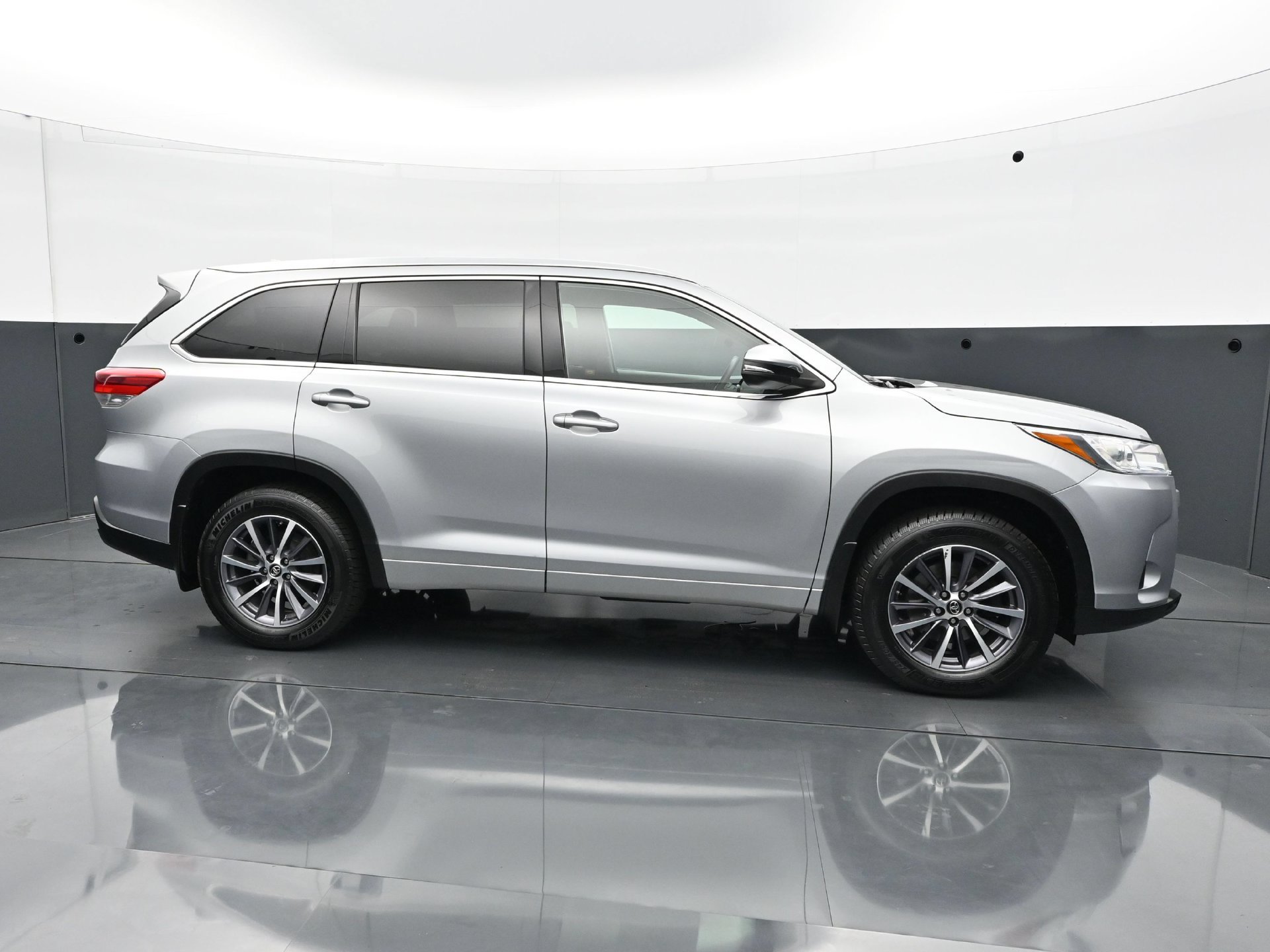 Used 2018 Toyota Highlander XLE AWD/4WD image 8
