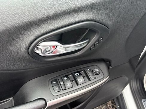 Used 2019 Jeep Cherokee Limited AWD/4WD image 24