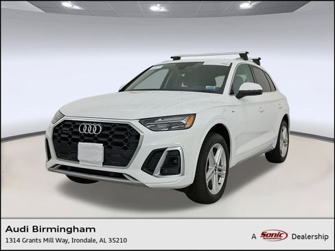 Used 2022 Audi Q5 e Premium w/ Convenience Package image 1