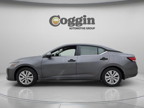 Used 2024 Nissan Sentra S image 2