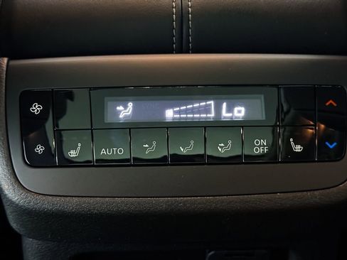 Used 2022 Nissan Pathfinder Platinum w/ Cargo Package image 39