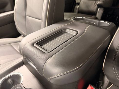 Used 2023 GMC Yukon SLT image 42