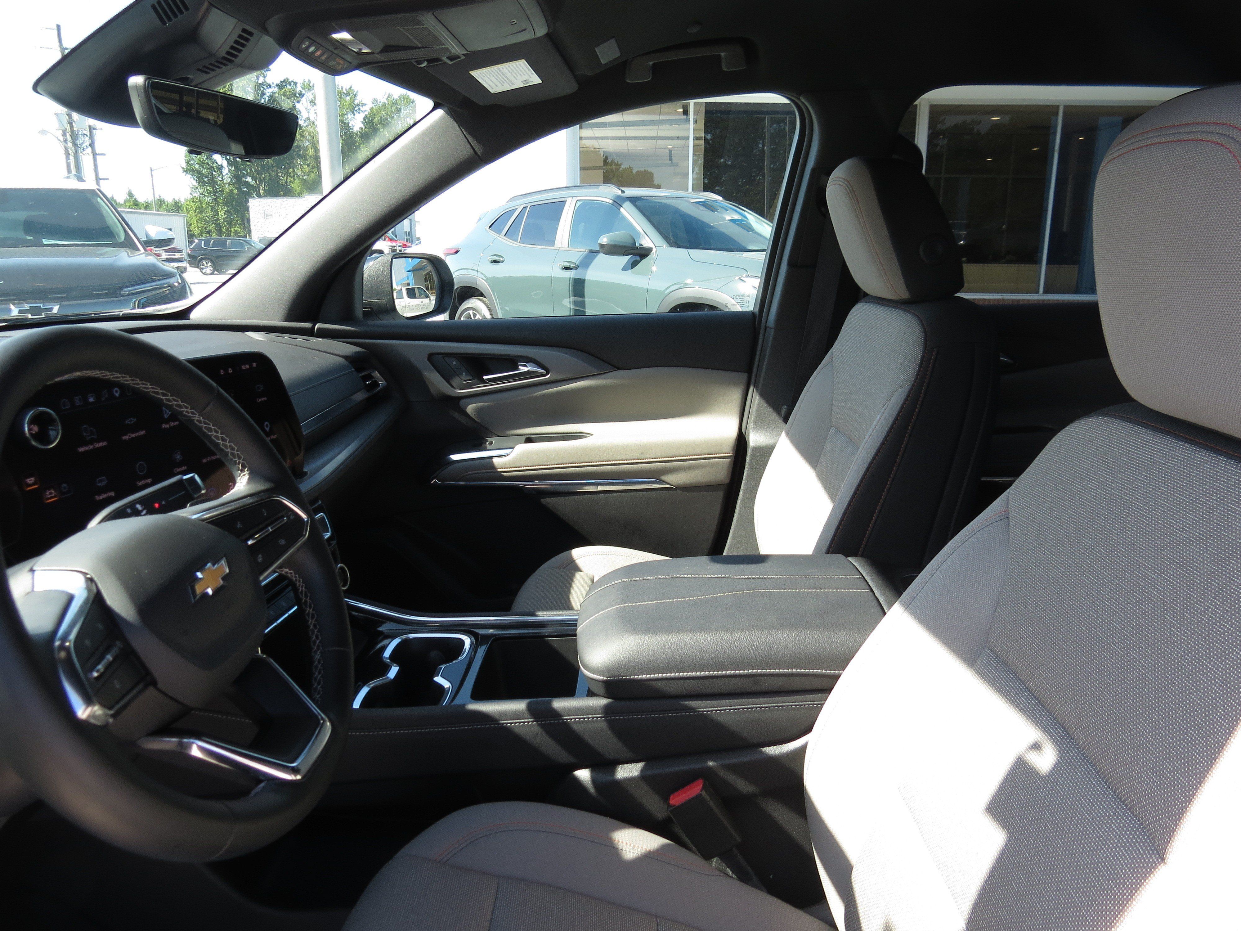 Used 2026 Chevrolet Traverse LT w/ Driver Confidence Package FWD image 17