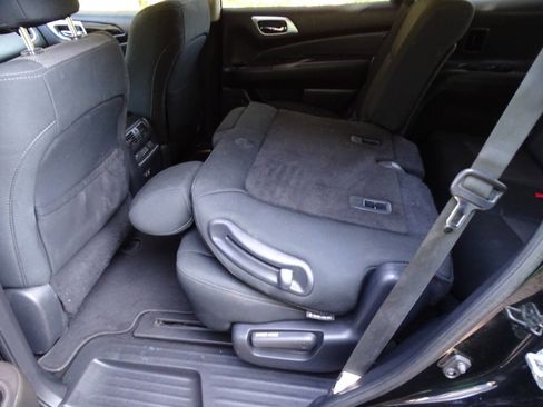 Used 2019 Nissan Pathfinder SV image 33