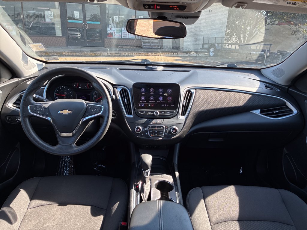 Used 2025 Chevrolet Malibu LT FWD image 13