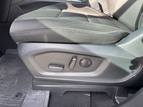 Used 2023 Ford Explorer XLT image 12