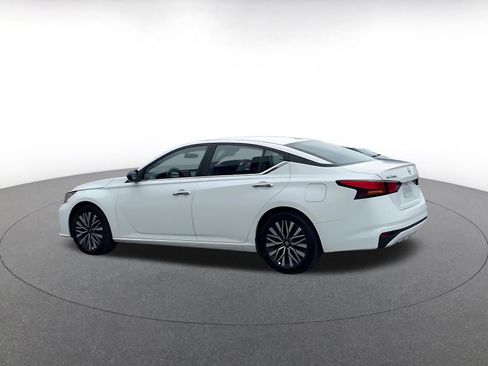 Used 2025 Nissan Altima 2.5 SV image 10