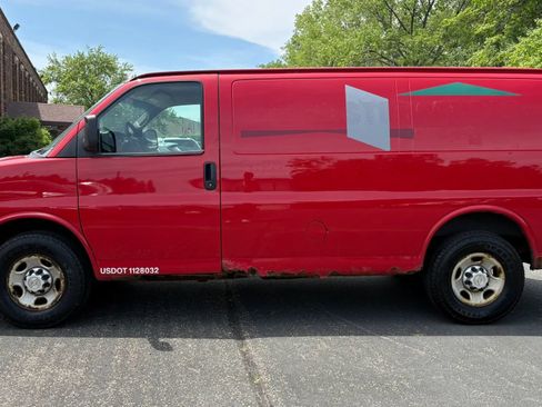 Used 2011 Chevrolet Express 2500 RWD image 5